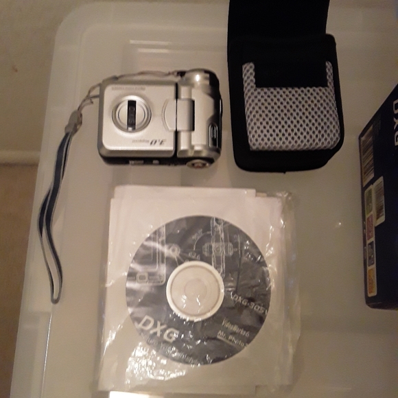 Digital Camera - Picture 4 of 5